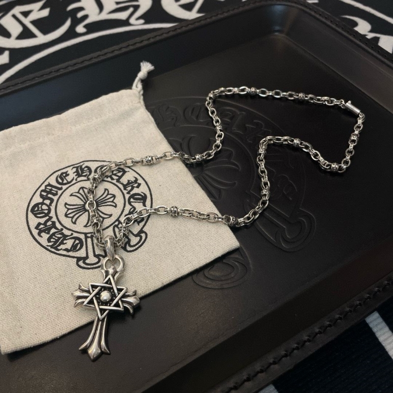 Ch*0me He**ts necklaces